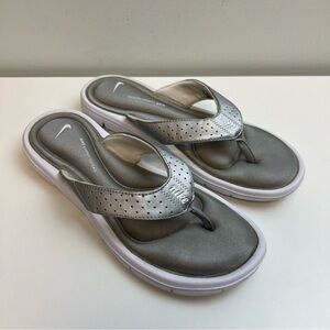 Nike Comfort Footbed Flip Flop Sandals White Silver Womens Size 9 Cushioned